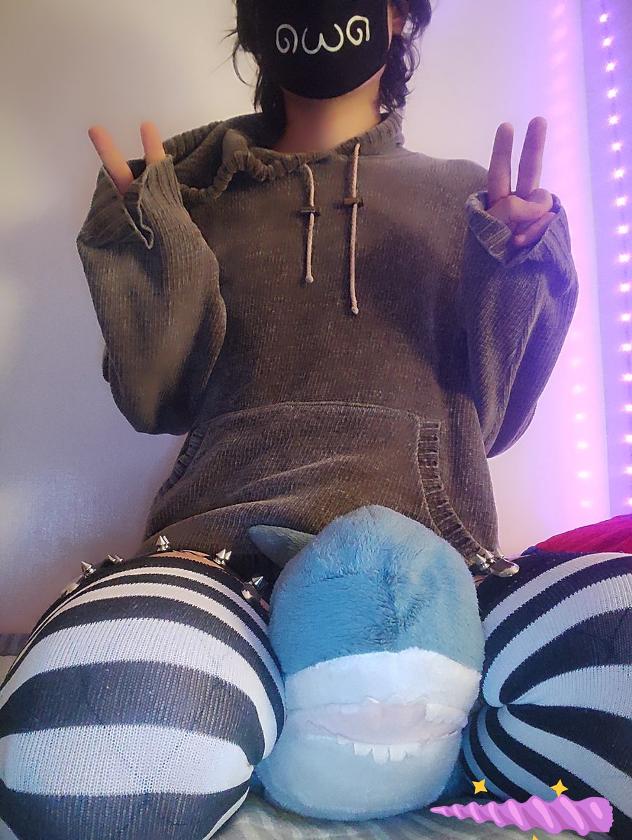 Alexafenix1's tweet photo. Feliz #FemboyFriday UwU
Cómo están el día de hoy?
Todo bien, todo correcto?? 7u7
Videito de patas para l@s fanatic@s OwO
Happy #FemboyFriday UwU
How is everyone doing today?
I hope well :3
A little feet video for the fans OwO
#femboy #femboymuslos #trapito #pride #pride_month https://t.co/J8C8cX7RuG