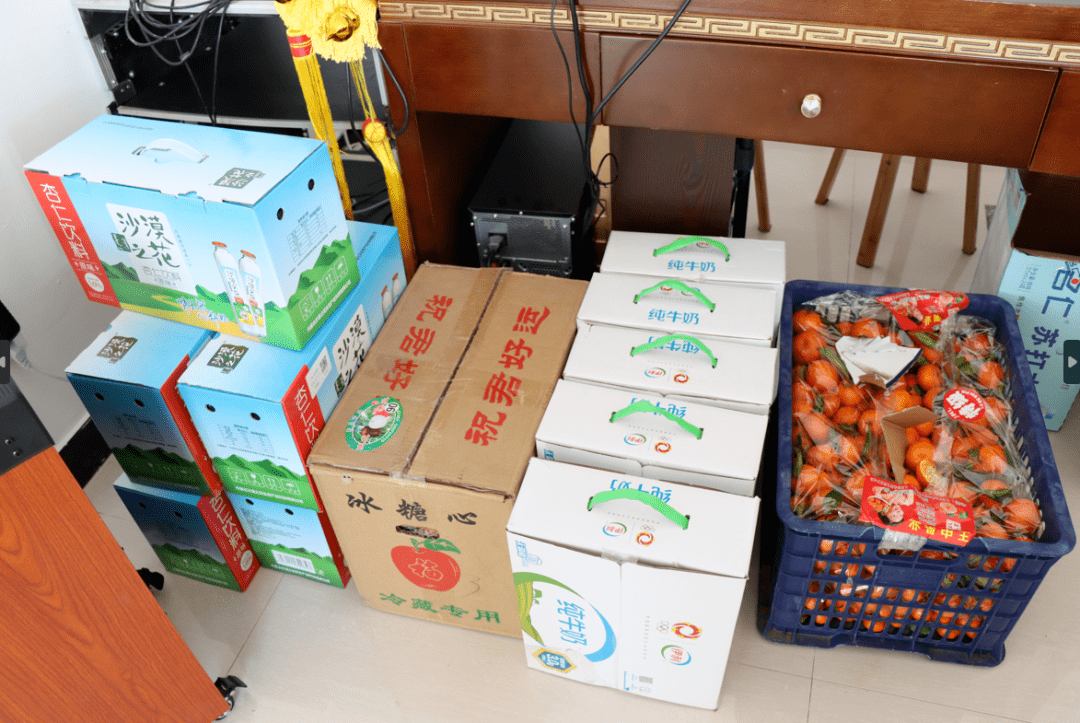 Marcelo00475123's tweet photo. Spent the morning helping at the community food bank—packed 120 meal boxes for families in need. Small act, big heart. Feeling grateful to make a tiny difference today. https://t.co/IuTGEGe00q
