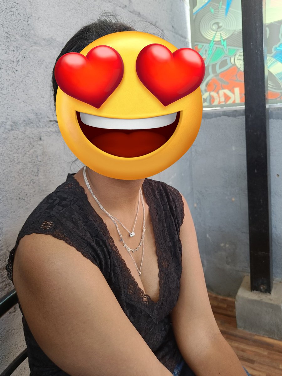 LipsSucka's tweet photo. Follower pondaati.. hourglass structure 🥵🔥🤤 flexible uh olukulam deep thoppul, meaty arms, andha cleavage.. top notch figure.. public places la ipdi kaatra cuck pondatis,gfs kedachaa sorgam 🥵🔥🤤 https://t.co/KvBSFyjKtB
