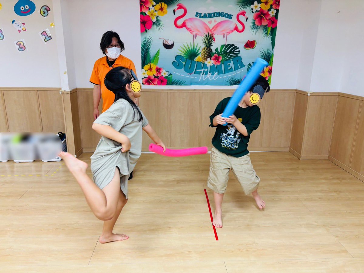 firstdream_21's tweet photo. 🧑🏻‍浅草橋教室🧒🏻
2026.6.27(土)
『気配切り』
柔らかいプール棒で目隠しチャンバラを行いました✨
お友達の声や気配から相手の居場所を当てるゲームで集中力を高めました😊

▽ファーストシーンドリームの詳細はこちら！
https://t.co/694S4VXsDC

#放デイ #気配 #感覚 #チャンバラ https://t.co/YZbhnTgbrB