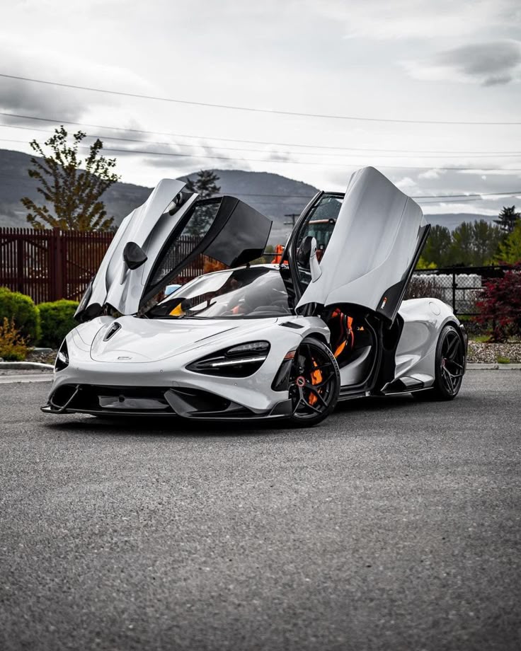 MNomanAlia's tweet photo. McLaren 765LT 🤍🔥 https://t.co/jYTAfJn5BI