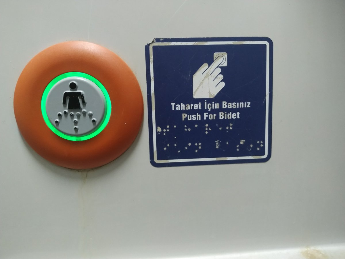 Morvaymortuary's tweet photo. Ekşi surat üstüne gelen topu içeri aldı https://t.co/MgzbclceWm