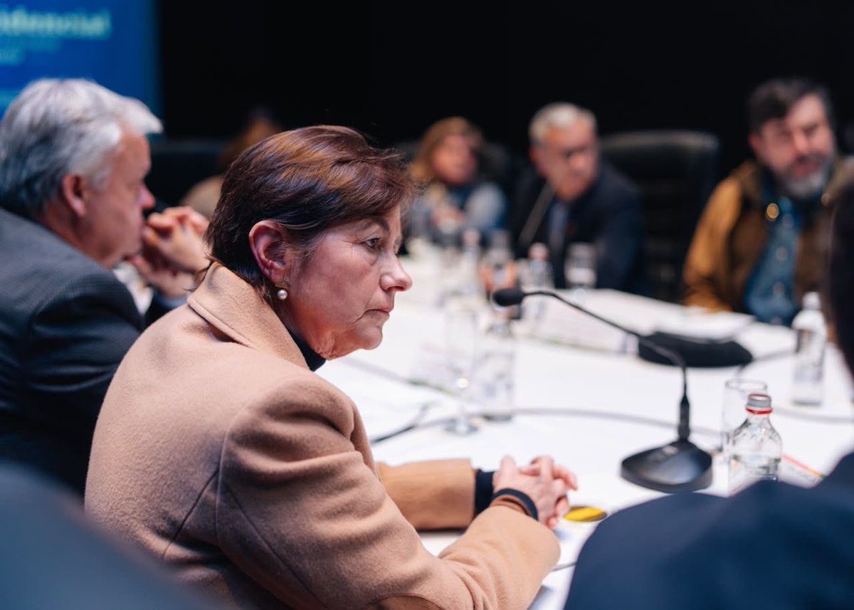 PresidenteKast's tweet photo. No hay desarrollo sin quienes generan empleo. Hoy me reuní con la multigremial de la región, con sus agricultores, contratistas forestales, transportistas, y representantes del área de turismo para generar juntos las soluciones que La Araucanía necesita. https://t.co/rvOcV7dJQS