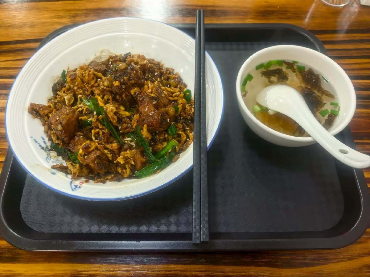 hjw2870's tweet photo. 喜欢的字和喜欢的🍜很搭 https://t.co/NrBxJnsAP2