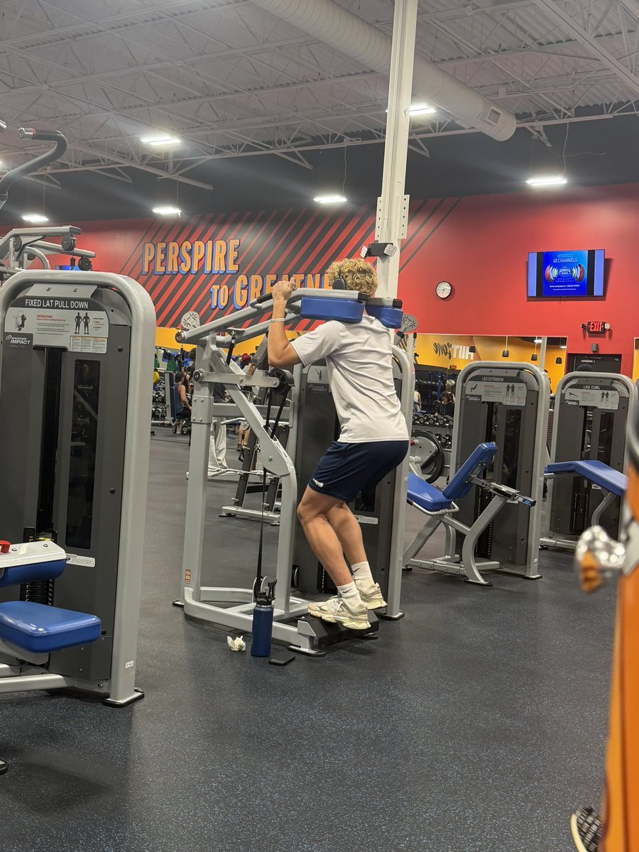 BenjaminHicksTX's tweet photo. A little Friday night gym session. https://t.co/U6rkfGV3Vv