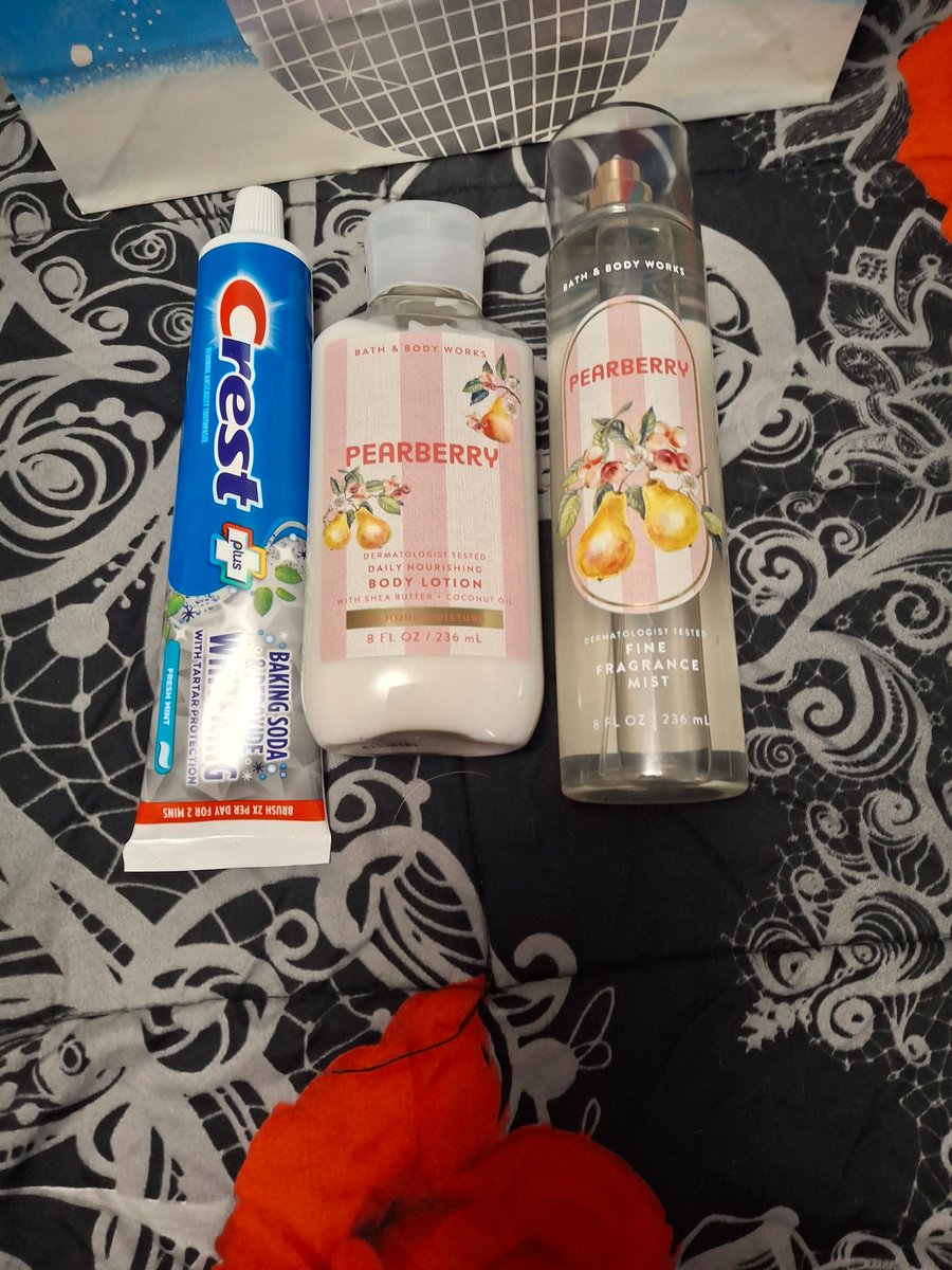 Crystal00366602's tweet photo. These are the gifts I got my sister Keisha💜💙💜💙💜 https://t.co/CVdnMfnyiY
