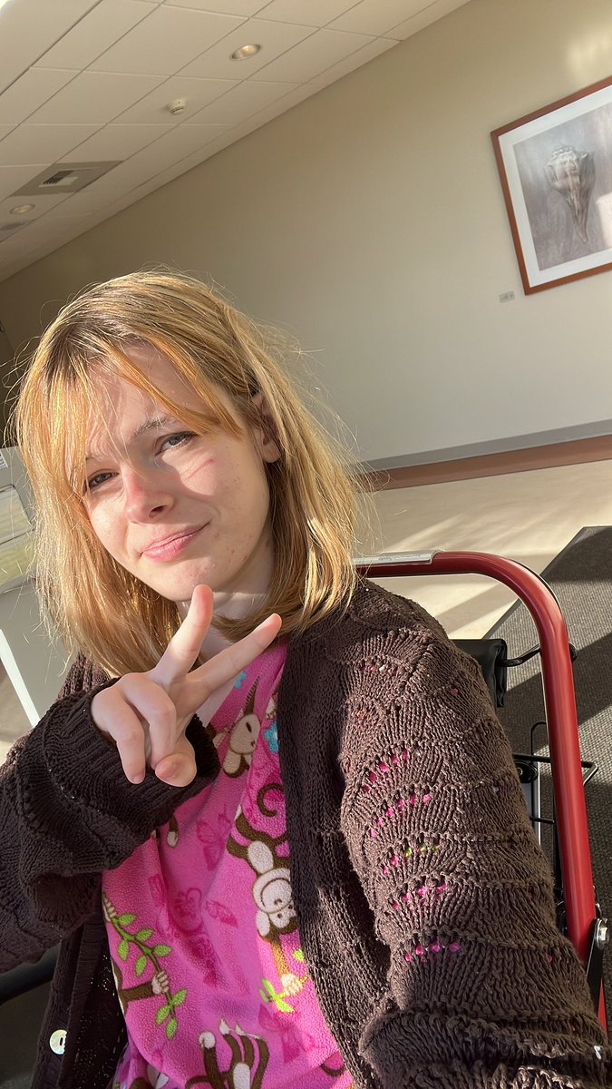 cloversforcece's tweet photo. Im alive (my appendix is gone) https://t.co/PzyvGptxg4