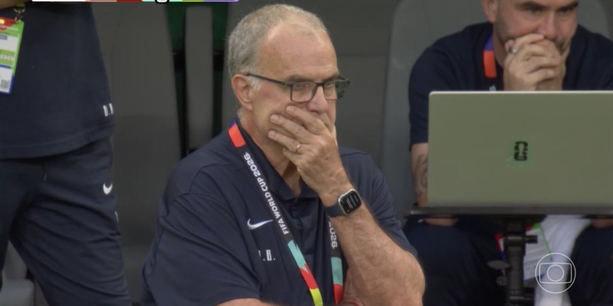 futebol_info's tweet photo. Tirou Valverde com 11 minutos do 2º tempo.

El Loco Bielsa está pelo entretenimento!

Pós-jogo vai ser animado…

📸 Reprodução/Globo https://t.co/yyBOWFxe0r