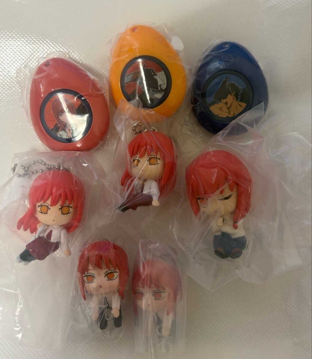 RO___512's tweet photo. チェンソーマン　ガシャポン　サウンドロップ　つまんでつなげてマスコット　でふぉフィグ！　肩ズンfig 交換

【譲】1枚目　チェンソーマン、マキマ、ビーム

【求】サウンドロップ　レゼ　ボム
異種レゼ

郵送希望 https://t.co/EfpmGMyi5i