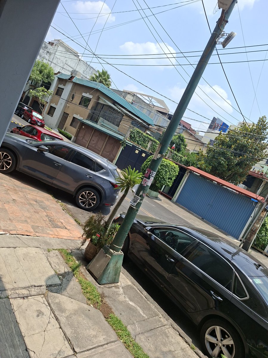 Coco1944's tweet photo. @UCS_GCDMX como de costumbre NUNCA vino #TransitoCDMX a infraccionar a este #vecinoimpune donde estan los operativos! Hace 30 min ahi seguía invadiendo la banqueta! Se les reporto hace mas de 5 horas!! @BJAlcaldia @AccionesBJ @adnnoticiasmx @gandallacdmx https://t.co/F8D5pdlM28