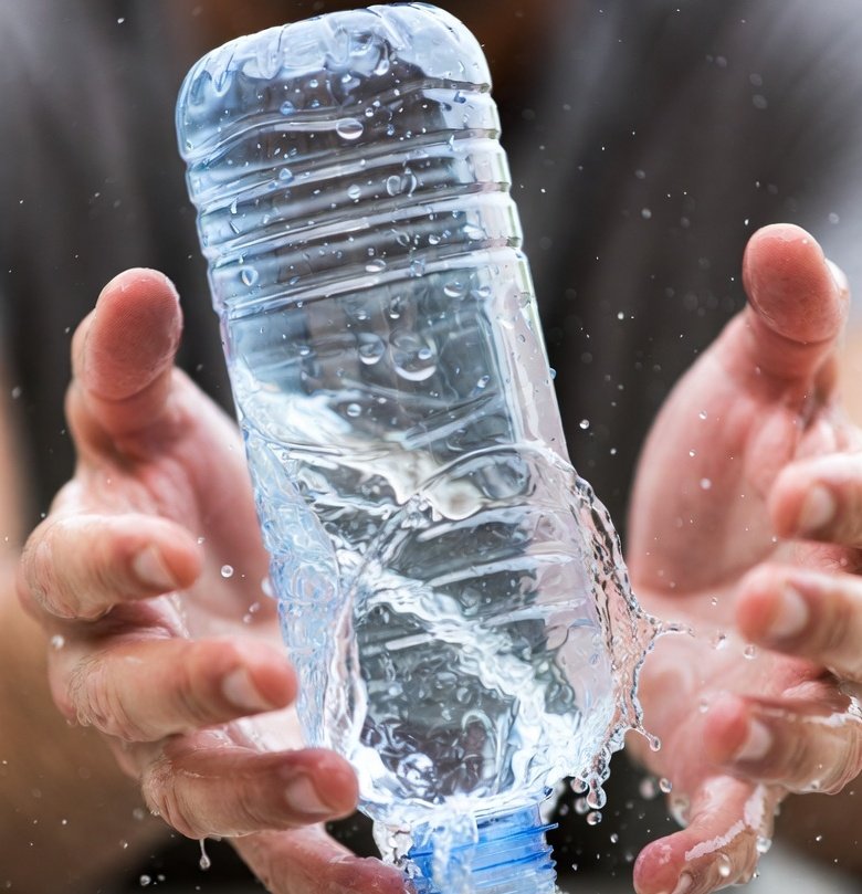 FabrizioLaparto's tweet photo. 🚨 | 🇺🇾 En el Cooling Break, Fernando Muslera intentó hidratarse pero no lo consiguió ❌🙅

Al guardameta uruguayo se le resbaló de las manos la botella de agua 🤯🤯 https://t.co/FeHdUt1BKK