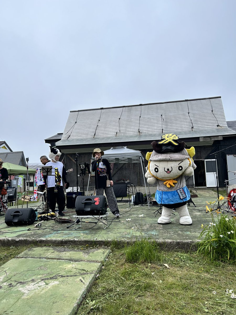 web_eye's tweet photo. 竹あかりワークショップ開催中！
場所は…なんと、天元台高原❣️

Mero project×自由小屋 Presents
『めろりんQ　天空のスパイスアドベンチャー』

日時：6月27日(土)10:00~15:00

ロープウェイが今日だけ無料☀️
晴れて気持ちのいいお天気です！

#MeroProject #自由小屋 #メロメ
#スパイス #音楽フェス https://t.co/CIERKIUd8i