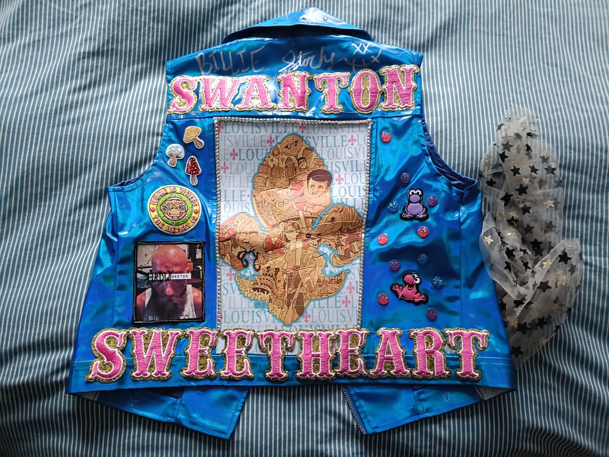 DennyHamlin101's tweet photo. Today I've officially gone from being a casual to a hardcore wrestling fan! Thank you @BillieStarkz for being literally the coolest wrestler on the planet!!! (And for signing this too). This vest is awesome and I will cherish it forever!!! 💜💜 #BillieStarkz #ROH #AEW #mychampion https://t.co/iTuC50TpYT