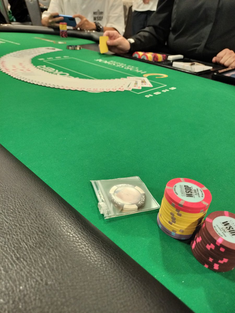 KHSRKX's tweet photo. #ラスベガスヨコサワツアー
Wsop会場使って参加者のみのフリーロールトーナメント遂に始まります！！頑張るぞー！！ https://t.co/1m7q8WyeVP