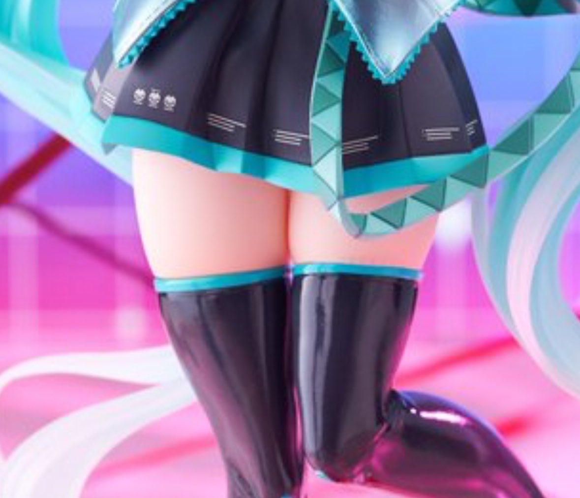 Otogi_3939's tweet photo. この最高に可愛いミクちゃんがついに来月登場する

魅惑的な上目遣い、可愛らしい逆ダブルピース、そして何より...太もものムチムチ度が凄い

これは意地でもお迎えしたくなりますね... https://t.co/mriu8vGc7J