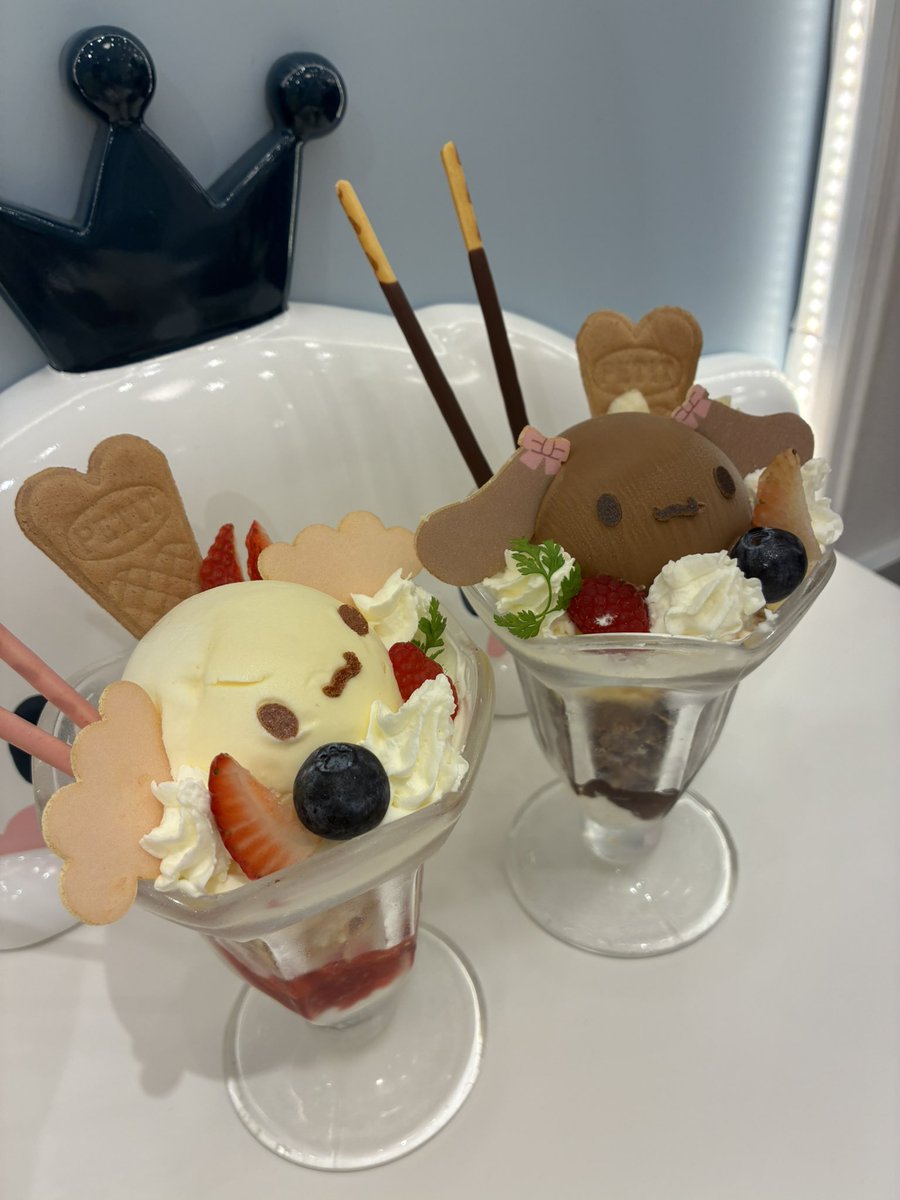 7087san's tweet photo. 新宿のシナモンカフェー！
オムライスとパフェ可愛い💕 https://t.co/uceiGLddWx
