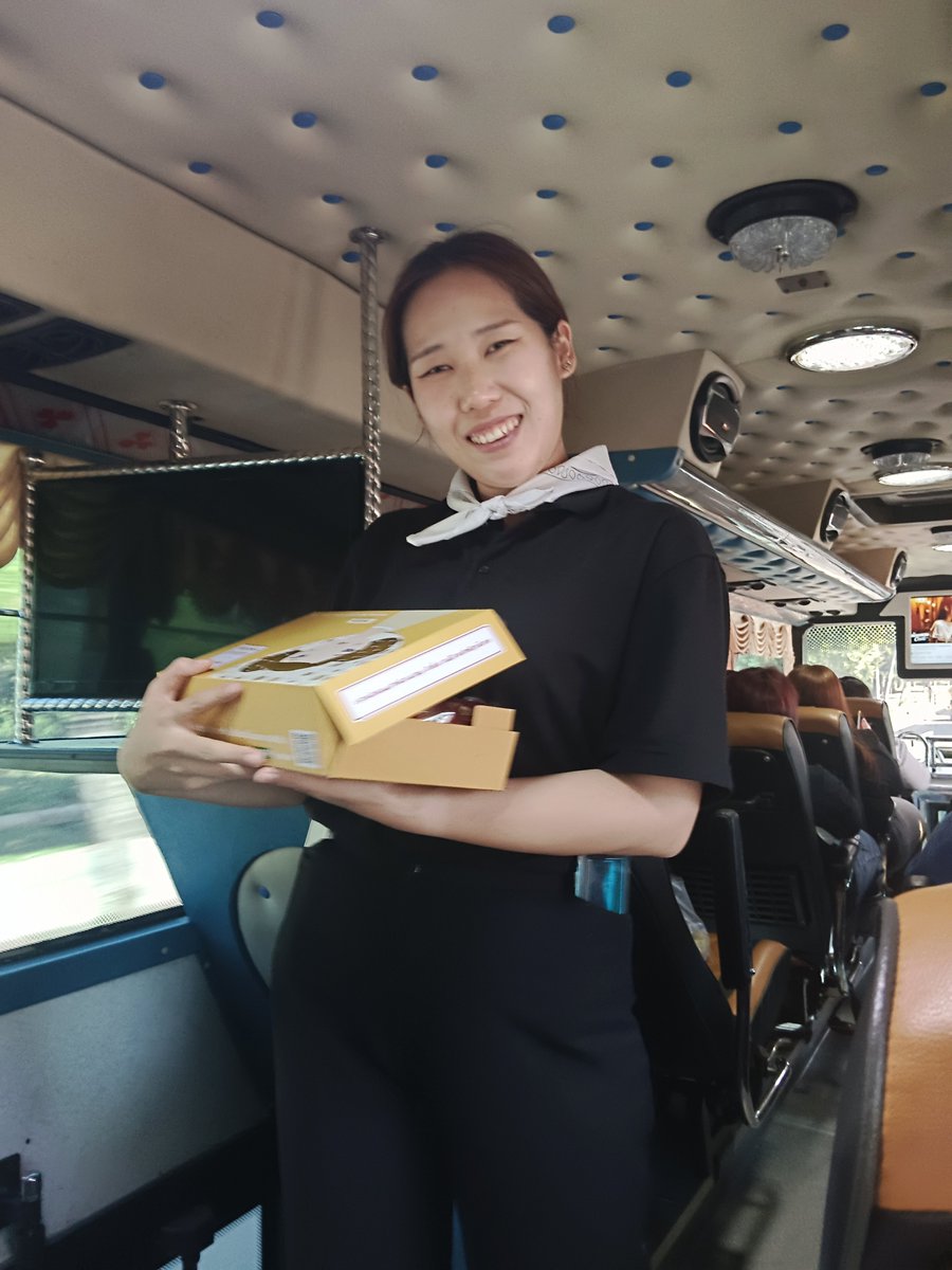 WMonthajarn's tweet photo. BUS7 มีน้องๆบริการดีมาก แนะนำดี
#ตามรอยเหมันต์ตะวันรอนกับแจมรชตะ
@RachataJam https://t.co/VP5vP4hnc9