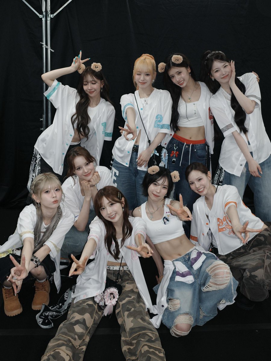 ghqddn's tweet photo. NiziU客層て言われた難しいなー
ライブは若い女性少し多いけど結構老若男女

5歳から70歳ぐらいまで普通に居るので平均て言われたら3、40才ぐらいかも知れない

超幅広アイドル https://t.co/JL3XLBAmK7
