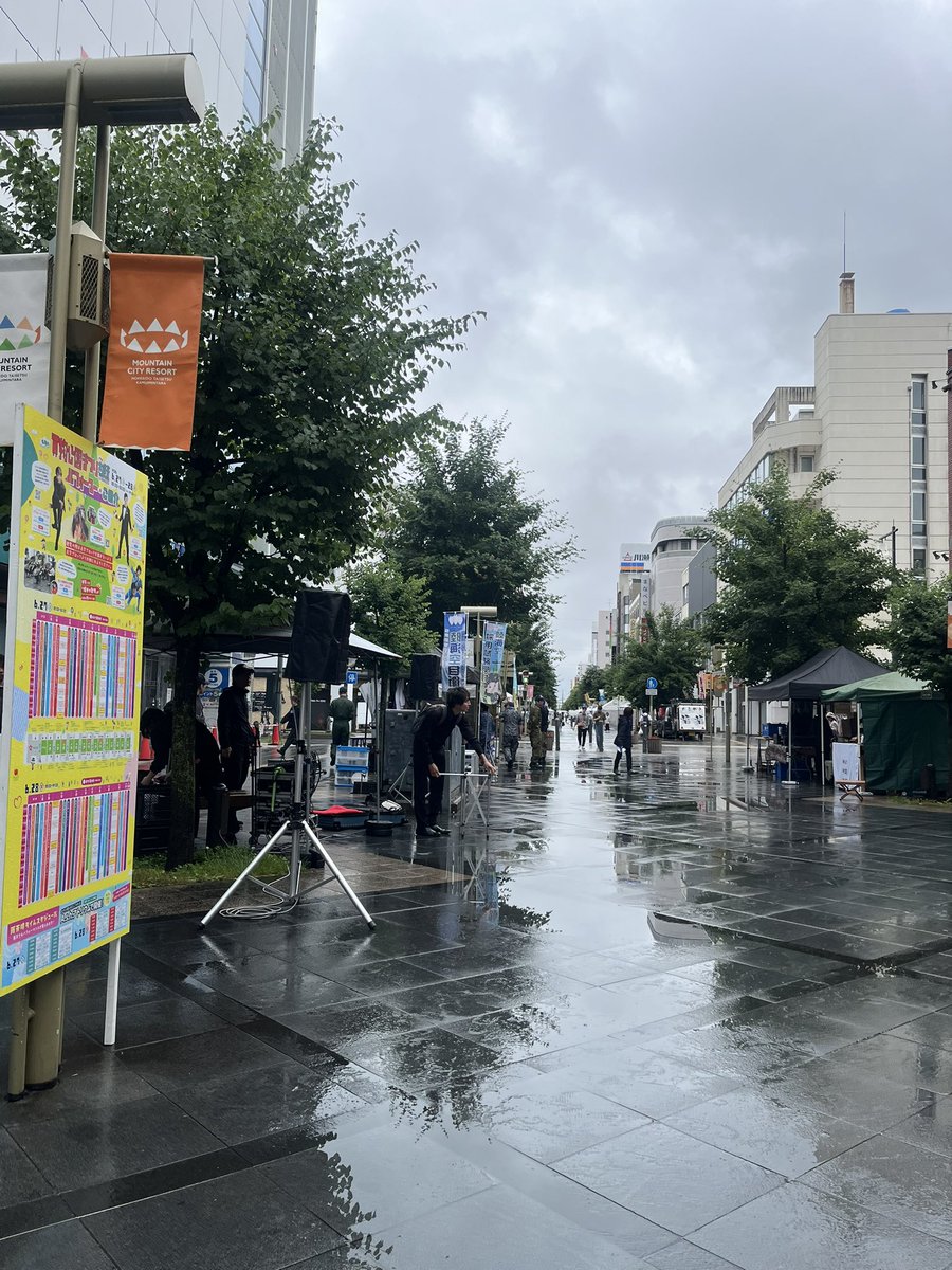 PlanningDestiny's tweet photo. 大道芸フェスティバルinあさひかわ
本番初日

小雨が朝から降って
いましたが本番で
雨が上がりました！
地面が多少濡れてますが、
お客様も沢山みえて
盛り上がってます
一番手ヨーヨーパフォーマー
ヒラクさん🪀

@Hiraku1016 

#大道芸フェスティバルinあさひかわ
#旭川大道芸
#ヨーヨーパフォーマーヒラク
#買い物公園通り
#デスティニィプランニング