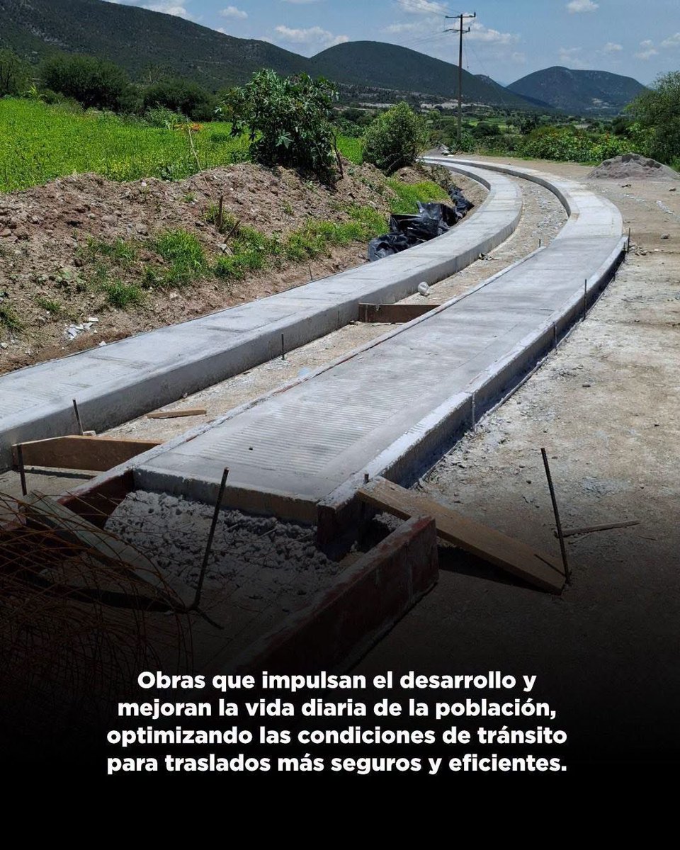 SICT_Hidalgo's tweet photo. 🚧 Avanza el camino artesanal Capula–Pozuelos, en Cardonal: se realiza el control de calidad del concreto hidráulico durante el colado de roderas, garantizando resistencia y durabilidad en la obra. 🛣️👷‍♂️

#CentroSICTHidalgo #CaminosArtesanales https://t.co/86Ui1cfCfE