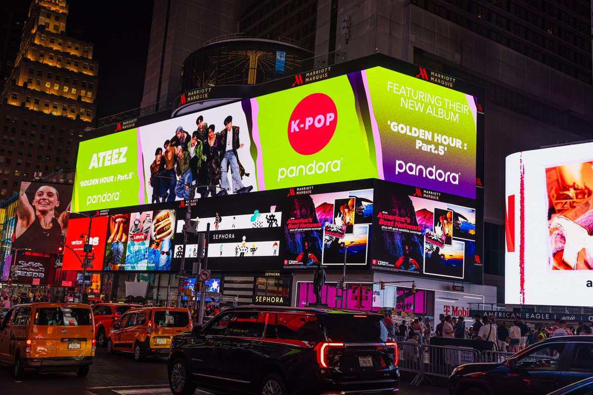 ATEEZofficial's tweet photo. [📷] Caught in the lights of New York City ✨
Thank you @pandoramusic !
🎶🔗 https://t.co/ksEylM2DXD

📍Times Square

#ATEEZ #에이티즈 #GOLDENHOUR_Part5 #BAD #PandoraMusic https://t.co/ksrSLCFGWC
