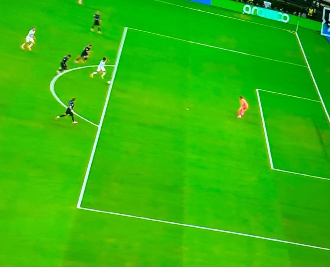 CrewsMat10's tweet photo. How do I explain to my kids Ferran Torres missed from this position? https://t.co/899ZkRoT7Z
