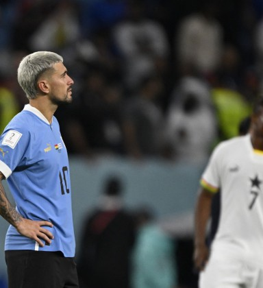 CentralFlaNacao's tweet photo. URUGUAI ELIMINADO DA COPA DO MUNDO!

Arrasca, Varelinha e Nico voltam pro RJ mais cedo... e Cabo Verde na próxima fase! https://t.co/Gwpc0y4Sc9