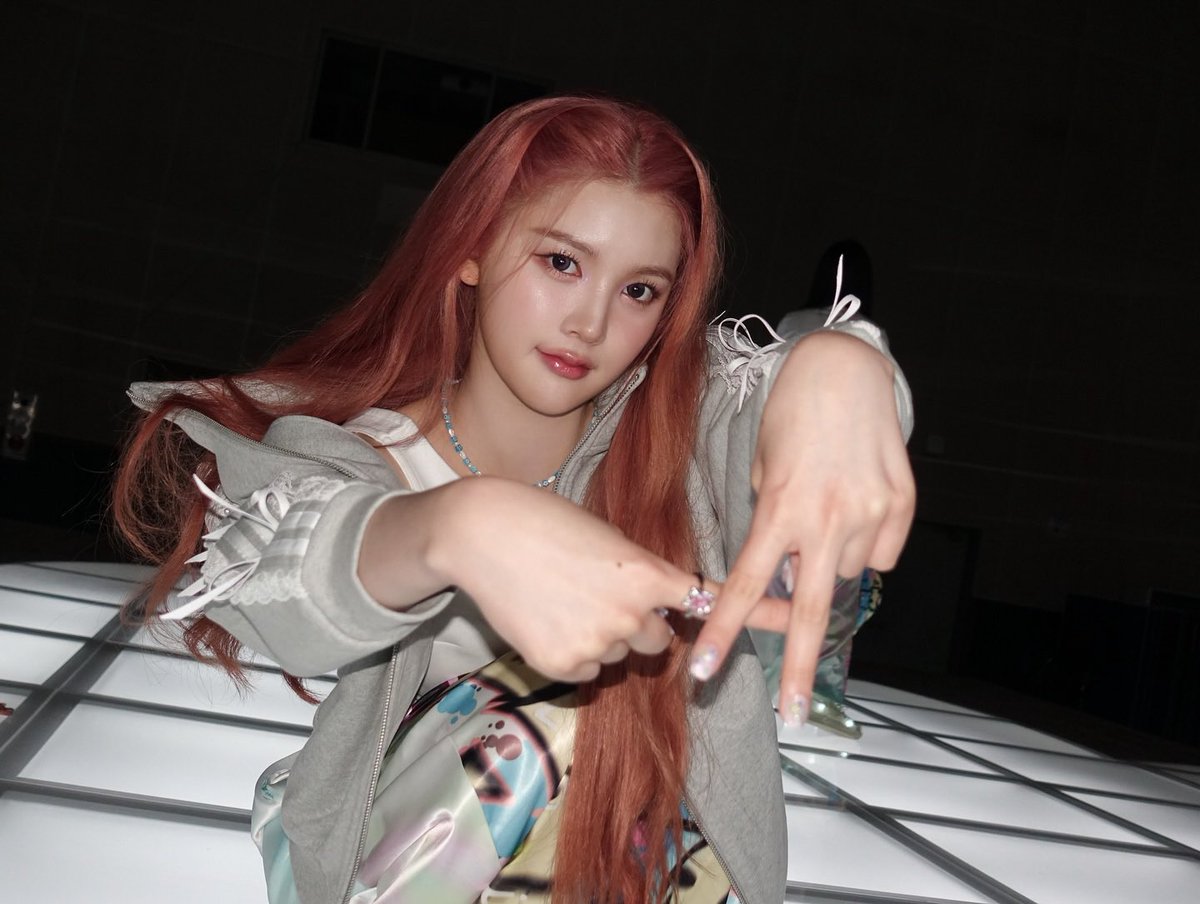 H2H_insta's tweet photo. 250704 [🌻] straight A's 

*⁀➷ (3/3)

#Hearts2Hearts #하츠투하츠 #H2H
#A_NA #에이나
#STYLE #Hearts2Hearts_STYLE https://t.co/h6fk64rW9m