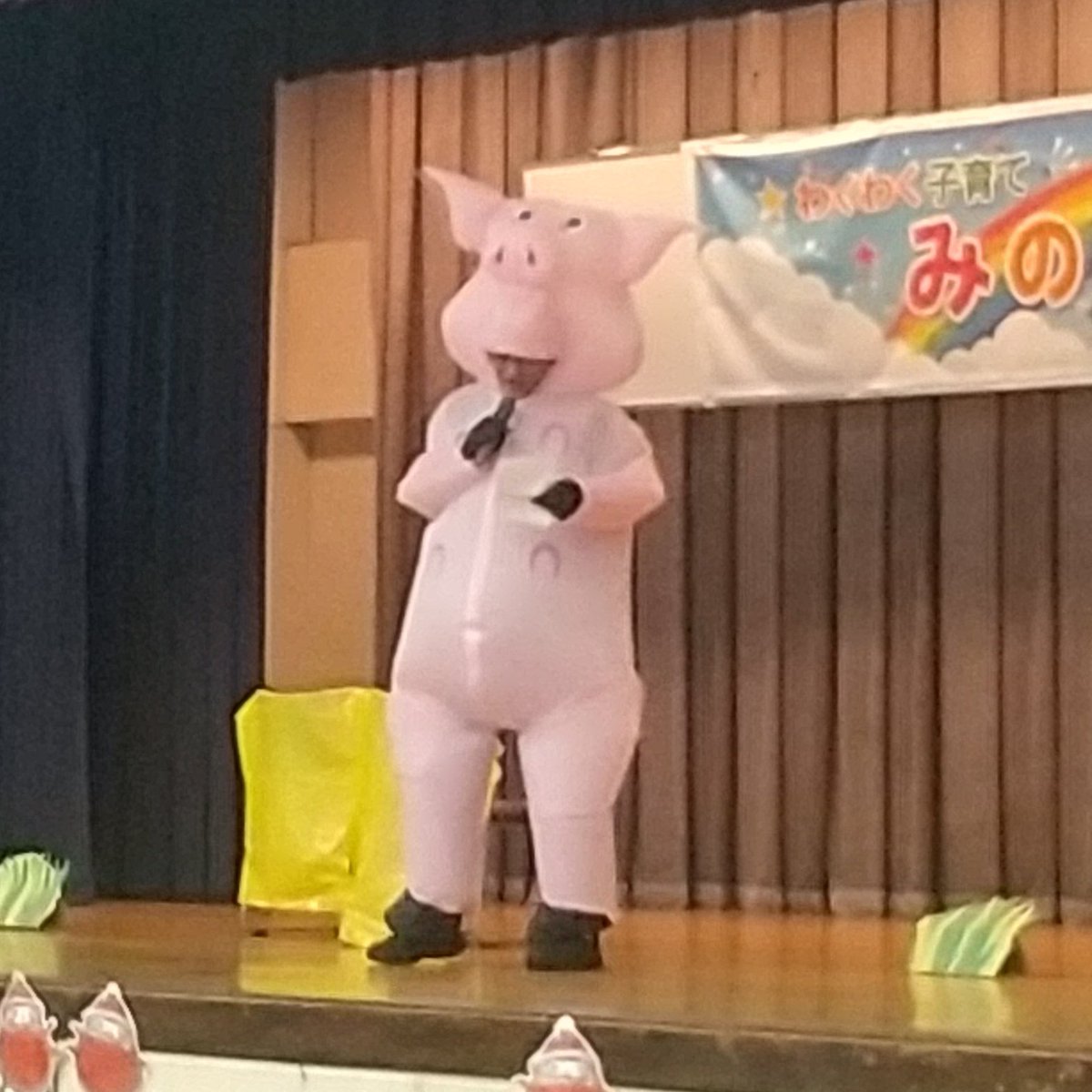 会長がピンク豚のコスプレで登場。 3年ぶりとなるこの催し。 中谷区長