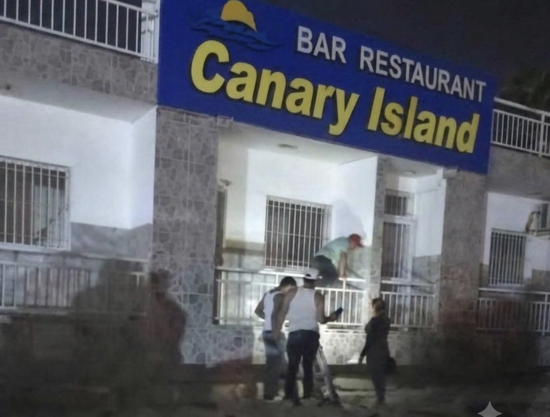 freddyzur's tweet photo. Solicitamos auxilio de carácter urgente en el "Bar Restaurant Canary Island", situado en la intersección de la Av. La Playa y la Av. Principal de Los Corales, Caraballeda, Edo. Vargas. La situación es crítica: hay personas atrapadas, el apoyo de bomberos o equipos de rescate es nulo y necesitamos ayuda profesional de inmediato. Agradecemos compartir este llamado de auxilio. @nayibbukele @SecRubio
