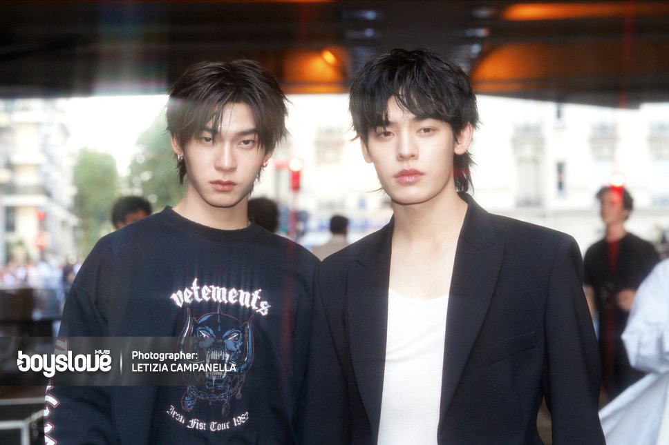 boyslovehub's tweet photo. The brightest stars of the night, we caught up with #TeeTeePor at today’s VETEMENTS show during Paris Fashion Week, and they stole the spotlight! #VETEMENTSxTeeTeePor https://t.co/5JgTvYVsRQ