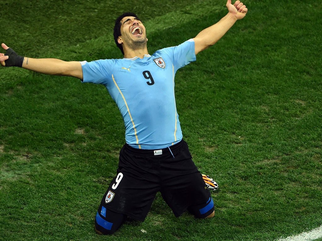 JessieBolso's tweet photo. No creo que estemos vivos para volver a ver a un jugador de esta clase y jerarquía, que defienda la celeste como lo hizo Luis. Que deje la vida en la cancha por la selección. 
El desastre de la selección actual lo hace más grande y legendario. https://t.co/714YQrCm2o