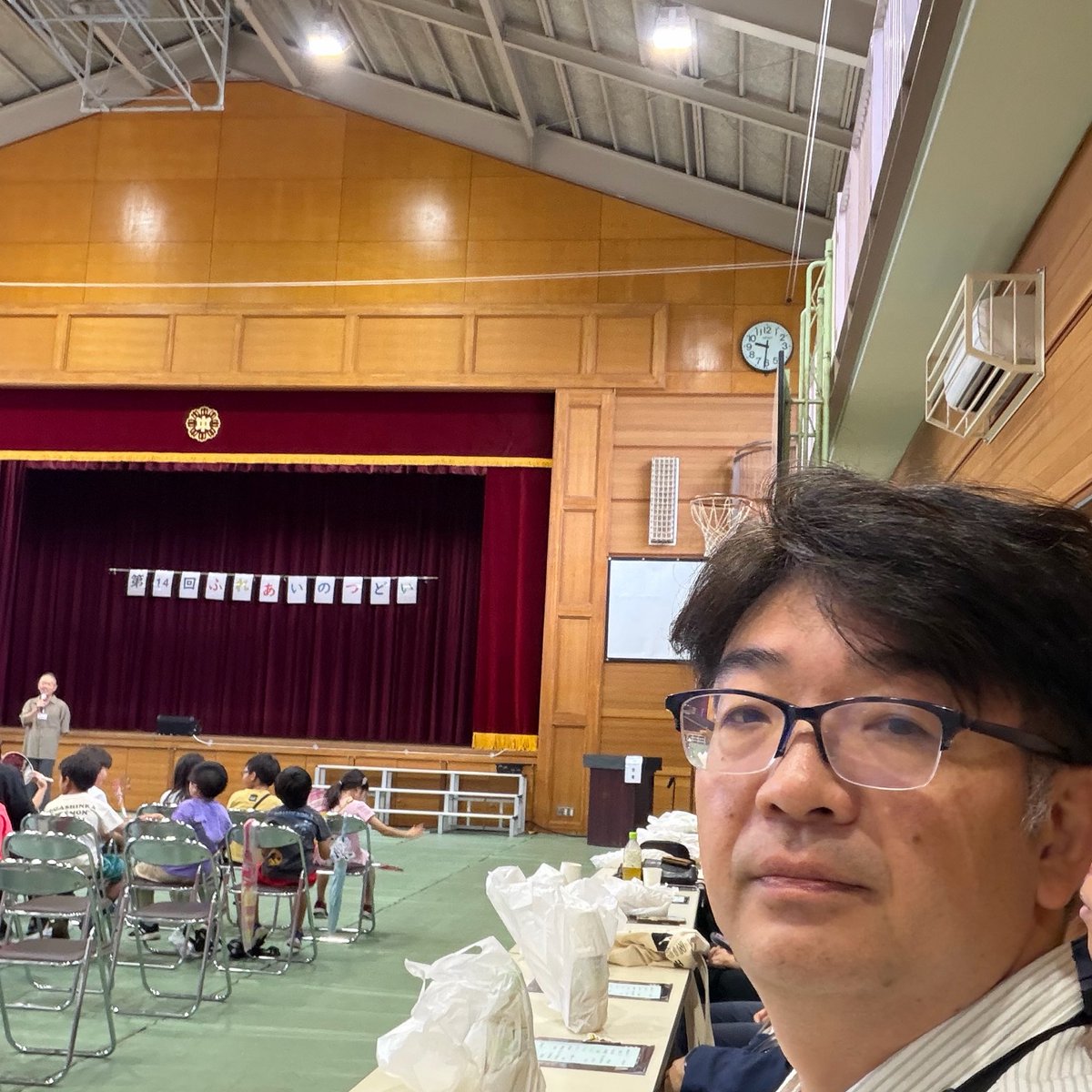 sumamaeda's tweet photo. 雨も小降りになり

須磨北中学校で
開催された
ふれあいのつどい🎹
に参加

PTA会長時代に
お世話になった先輩に
お会いでき☺️

地域の自治会で
頑張っているとお聞きし
頭が下がります

地域をしっかり応援できる
市政になるよう
がんばります❗️

#日本共産党 #神戸市
#須磨区 #前田あきら https://t.co/IwSukRgzYE