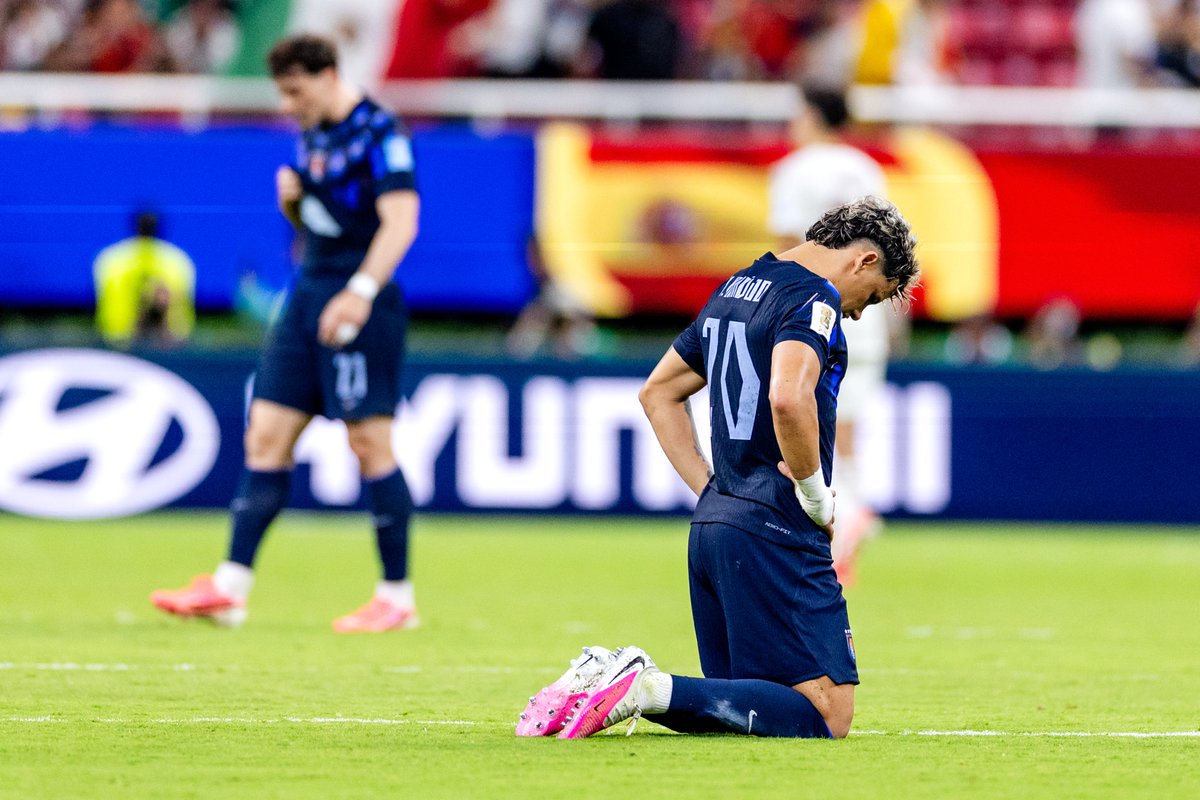UruguayanHeroes's tweet photo. Keep your head up, Maxi! 🩵

One of the very few good performers for Uruguay at this World Cup. https://t.co/6vQIdGHv9B