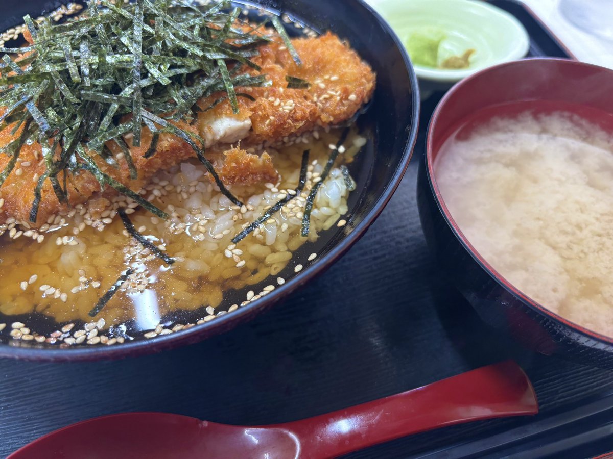 finrollnen's tweet photo. 夏を感じる冷やしカツ丼 https://t.co/6uGIg5WsBZ