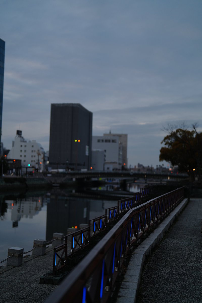 seohideki's tweet photo. 水際公園・宵 https://t.co/14V1OMf2io