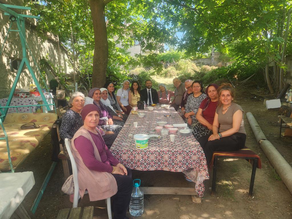 devrimmolmez's tweet photo. Aşure Günü,hicrî takvimin ilk ayı olan Muharrem ayının onuncu günüdür. İslam inancında bugün de birçok önemli olay meydana geldiğine inanılır ve bugüne kıymet atfedilir. Bu sebep ile komşularımızın her yıl düzenlediği aşure etkinliğine eşim Lütfiye ile birlikte katılım sağladık. https://t.co/LSEhNDpf0c