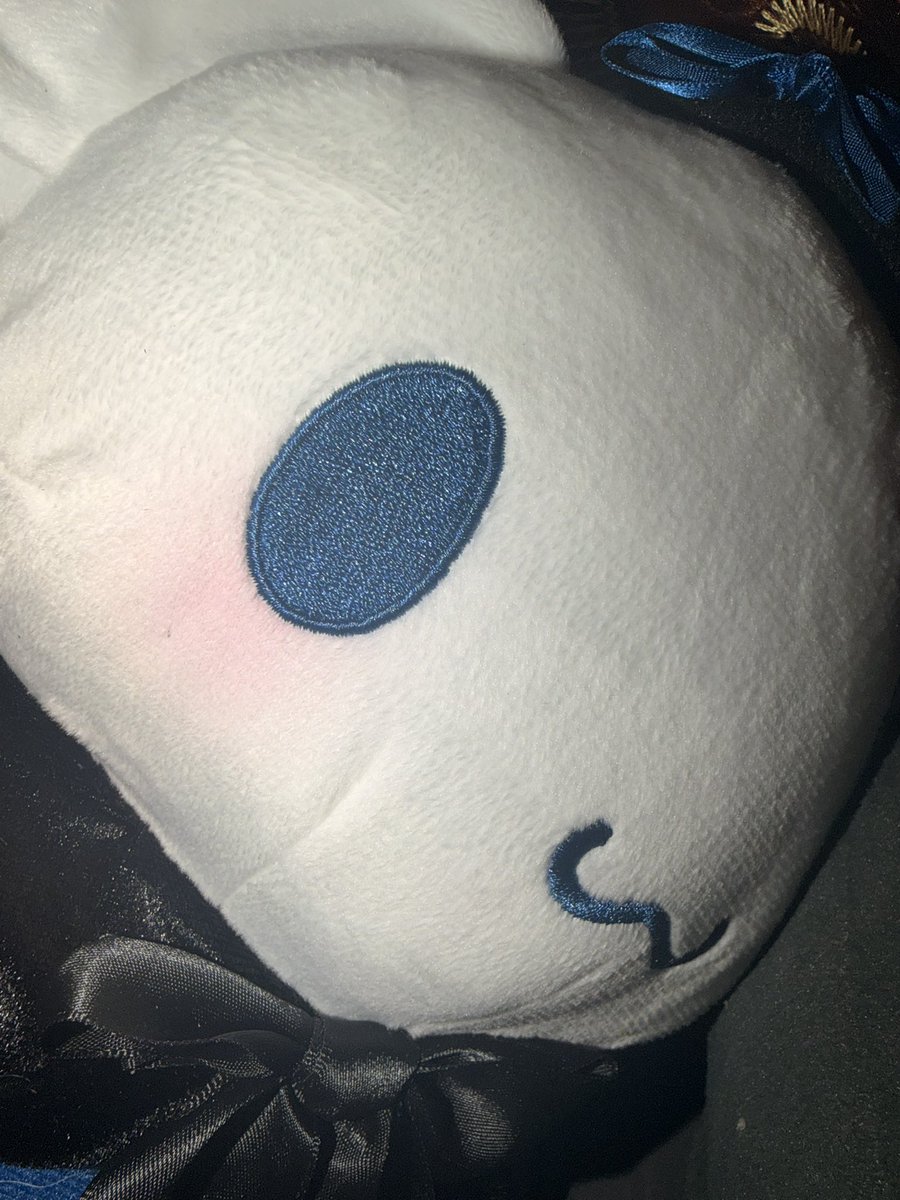 sassyfatlawlcat's tweet photo. @thef0urthcolour I lwk kinda have a bunch now..sleeping wit dis little guy #NotAfraidToAdmit https://t.co/lPHSCAwq3O