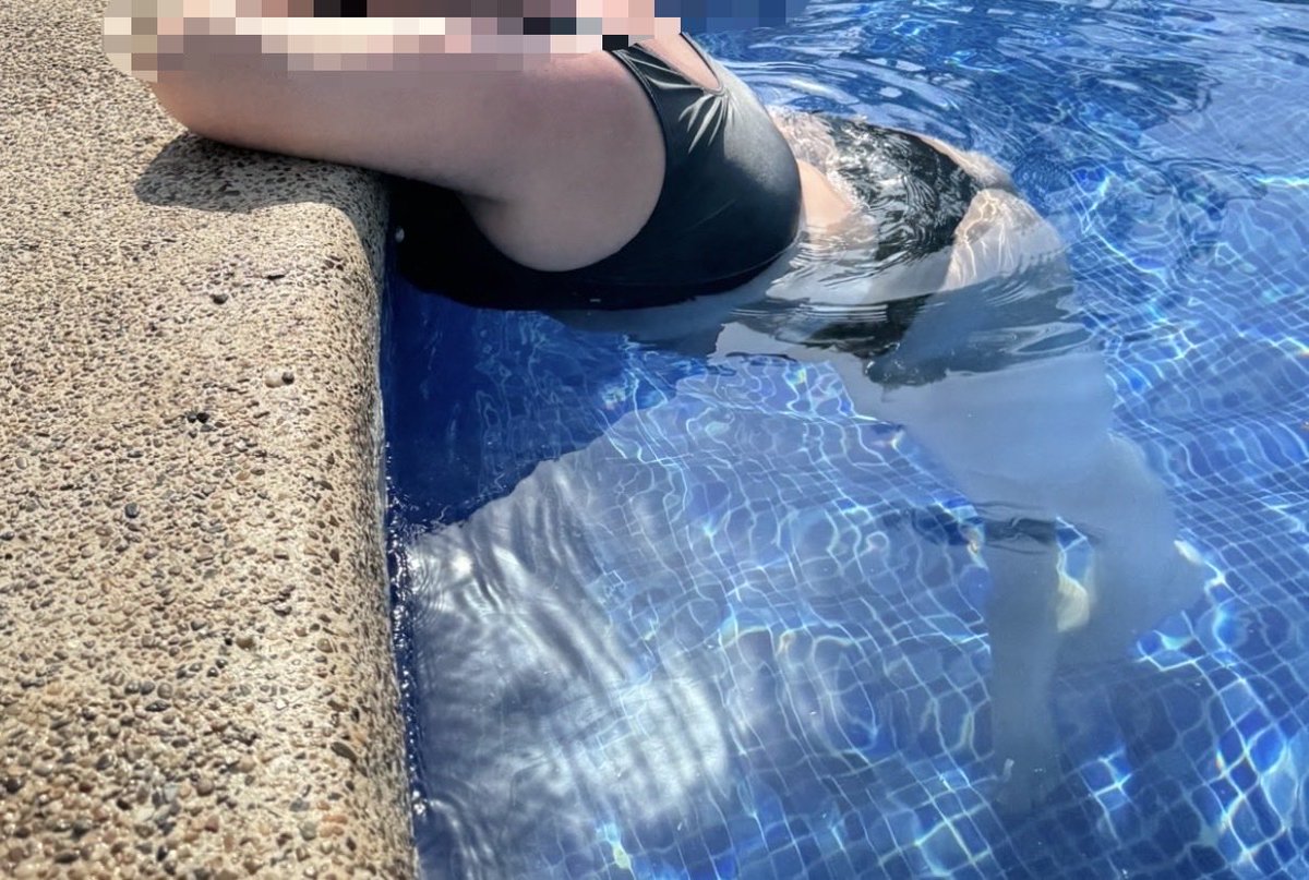 m2p186's tweet photo. Vacay time again, because I CAN! ☀️You didn’t pay for it but I’ll let you send for drinks while I ignore you and flirt with real men! 😜😘🤑💋 https://t.co/XfbRdyWD9i