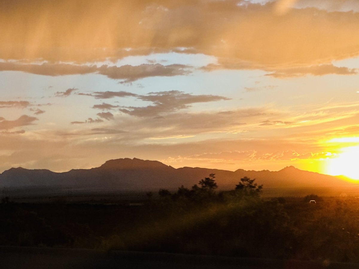 Herb_Minstrel's tweet photo. Just made it to Arizona!! 

Tomorrow is #savesnuggleday!! Join us!!!

#savelucy will be there too!! https://t.co/hFrPsLLpx9