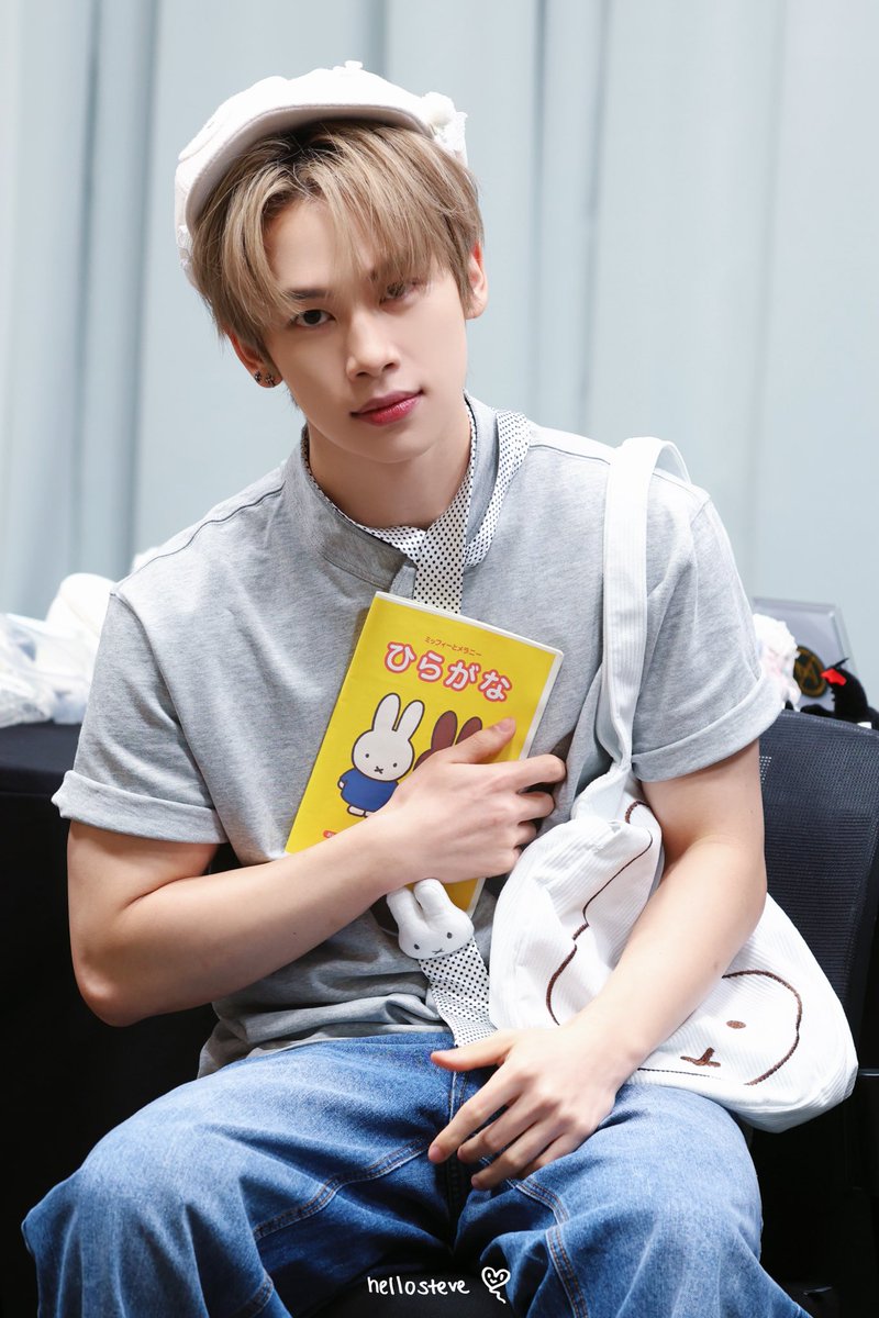 HelloSteve_0309's tweet photo. 260625 뮤직앤드라마 팬싸

#스티브 #유나이트 #STEVE #YOUNITE https://t.co/0QZk0d53cF