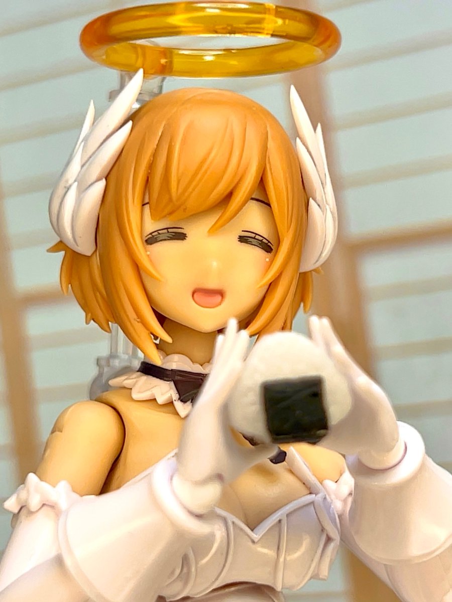 valva3k's tweet photo. #TLにルミティアが足りない

おにぎり〜♪ 🍙 https://t.co/N6rGZN5cQw