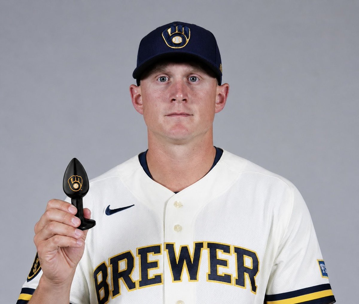 BrewersButtPlug's tweet photo. Today’s butt plug award goes to Andrew Vaughn. He went 0/3 with 5 runners left on base. Hopefully this award loosens him up and he plays better in the next one.
#Brewers #MilwaukeeBrewers #ThisIsMyCrew #CrewNation #GoBrewers
#MLB #Baseball #MLBBaseball #BaseballLife #MLBFans #BaseballSeason