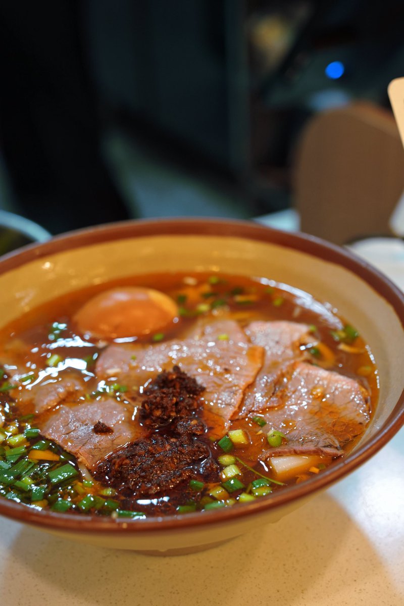 jer_licious's tweet photo. Fresh Pork Leg Sliced Rice Skin (Signature Dish)

They’re extremely strict with meat selection: only hind legs from pigs weighing over 150kg. The meat is lean, firm and tender with no greasy aftertaste.

#FoodieJoy #FoodieFavorites #foodie #FoodieWorld #FoodieVibes https://t.co/vk8OZ9SSSu