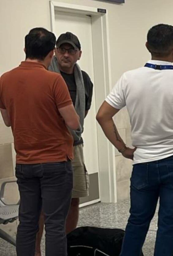 PasaenBogota's tweet photo. #ATENCIÓN. Capturado en Ecuador el ciudadano británico Foster Martinson, señalado de asesinar a Natalia Villalba en el norte de Bogotá. Según la Fiscalía, el sujeto agredió a la víctima en el barrio Chicó, introdujo su cuerpo en una maleta para ocultar el crimen y huyó del país. https://t.co/p75MwRCvZ0