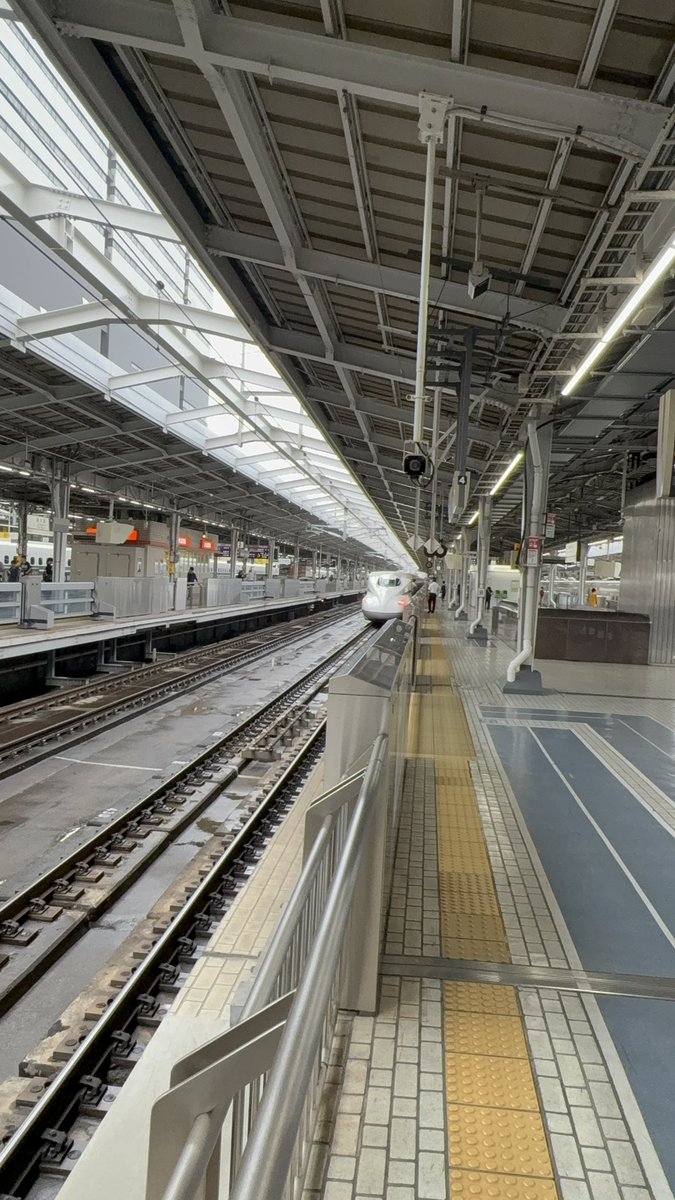 hy1781's tweet photo. JR在来線の運休 振替輸送でどうにか新大阪まで来れた！
東京遠征の娘を見送ったあと
駅弁買って家で息子とランチw
ノミンペンミ楽しんできてね💚
そして無事に帰ってきますように🙏 https://t.co/OWVZD115hT