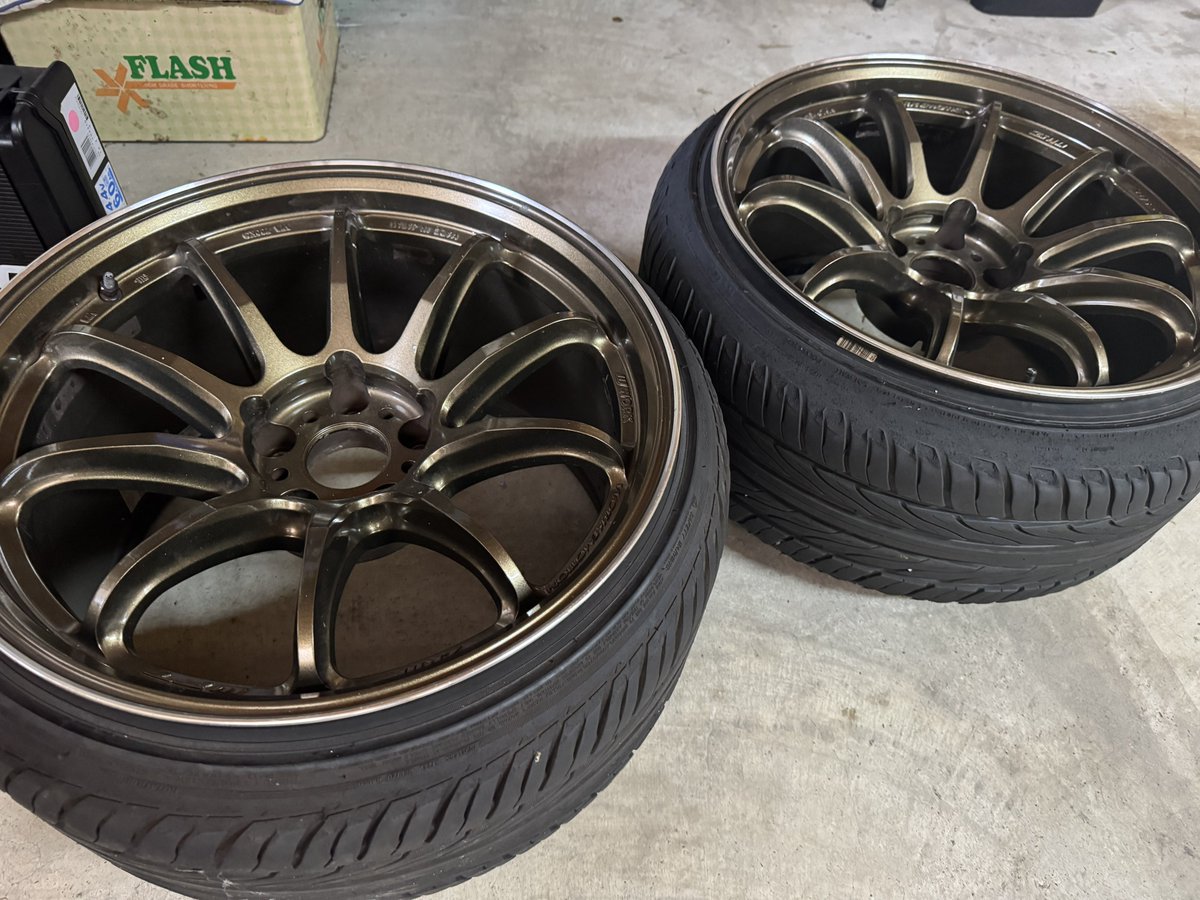 varis_va_'s tweet photo. WORK Emotion ZR10 2本売ります🙋🏻‍♂️
18inch 10.5j +12
多少傷は有りますが、比較的綺麗だと思います
8万位で！
 #ホイール売ります https://t.co/sSeh1J7bq7