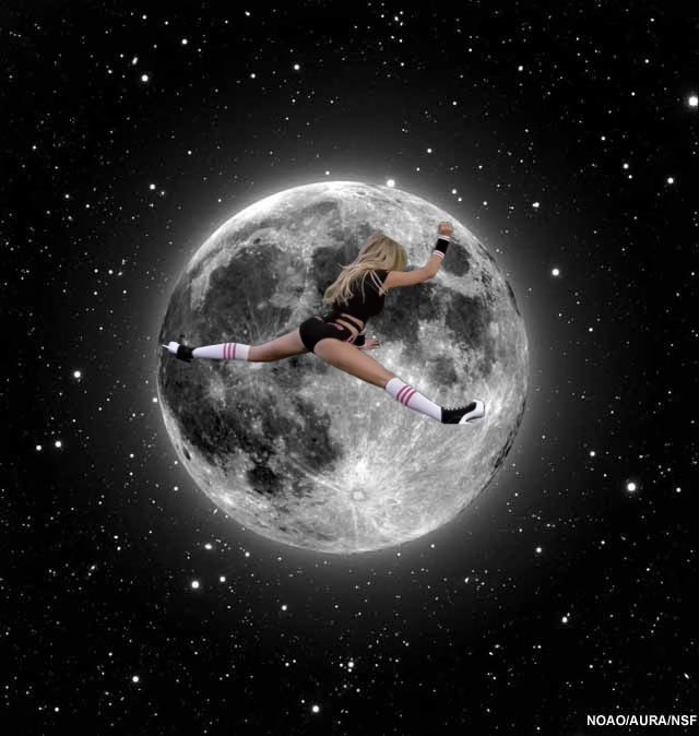 amyy_claire's tweet photo. oh my god she clam slammed the moon #houstonwehaveaproblem https://t.co/LoyB1OgfJP