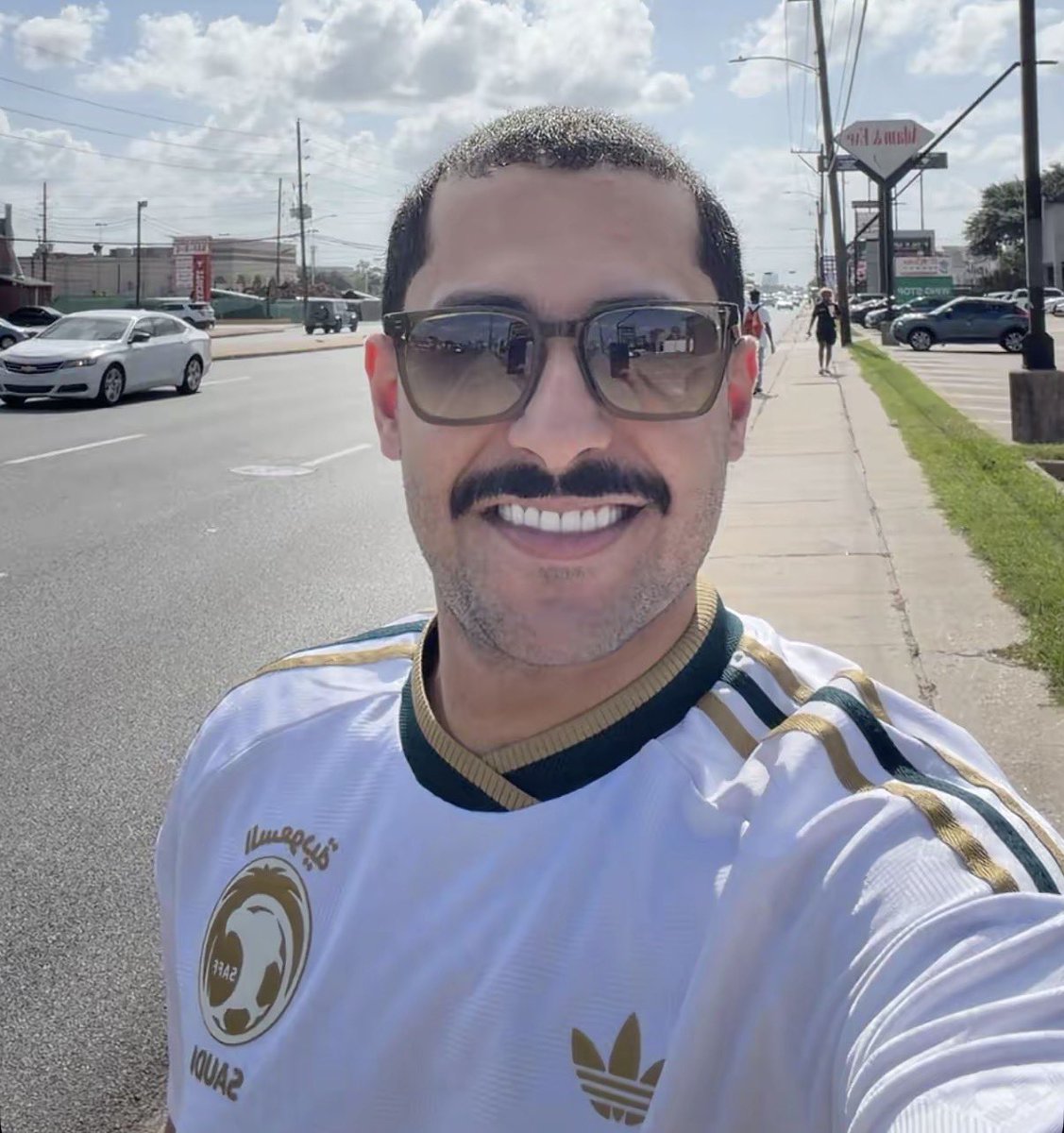 bee2be_'s tweet photo. دائمًا حاضر و موجود في اي محفل وطني 
داعم و مشجع و مساند بكل حساباته بوسائل التواصل الاجتماعي 
رايتك بيضاء و ما قصرت، قليل اللي مثلك 🇸🇦🤍
#مشاري_العتيبي 
@Mshari_9977 https://t.co/MGcEEnXkER