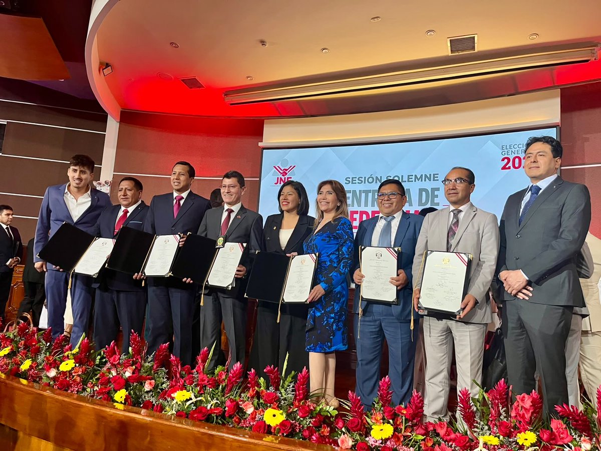 jairahora27's tweet photo. Hoy recibí mi credencial como diputado de la República. Asumo este compromiso con responsabilidad, gratitud y la convicción de seguir trabajando por un Perú más innovador, transparente y con más oportunidades para todos. ¡Gracias por la confianza! 🇵🇪 https://t.co/s1xF1FkPgj